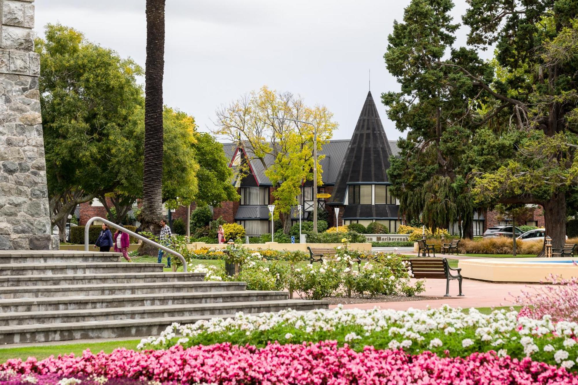 Carnmore Chateau Marlborough Бленем Экстерьер фото The University of Waikato's Hamilton campus