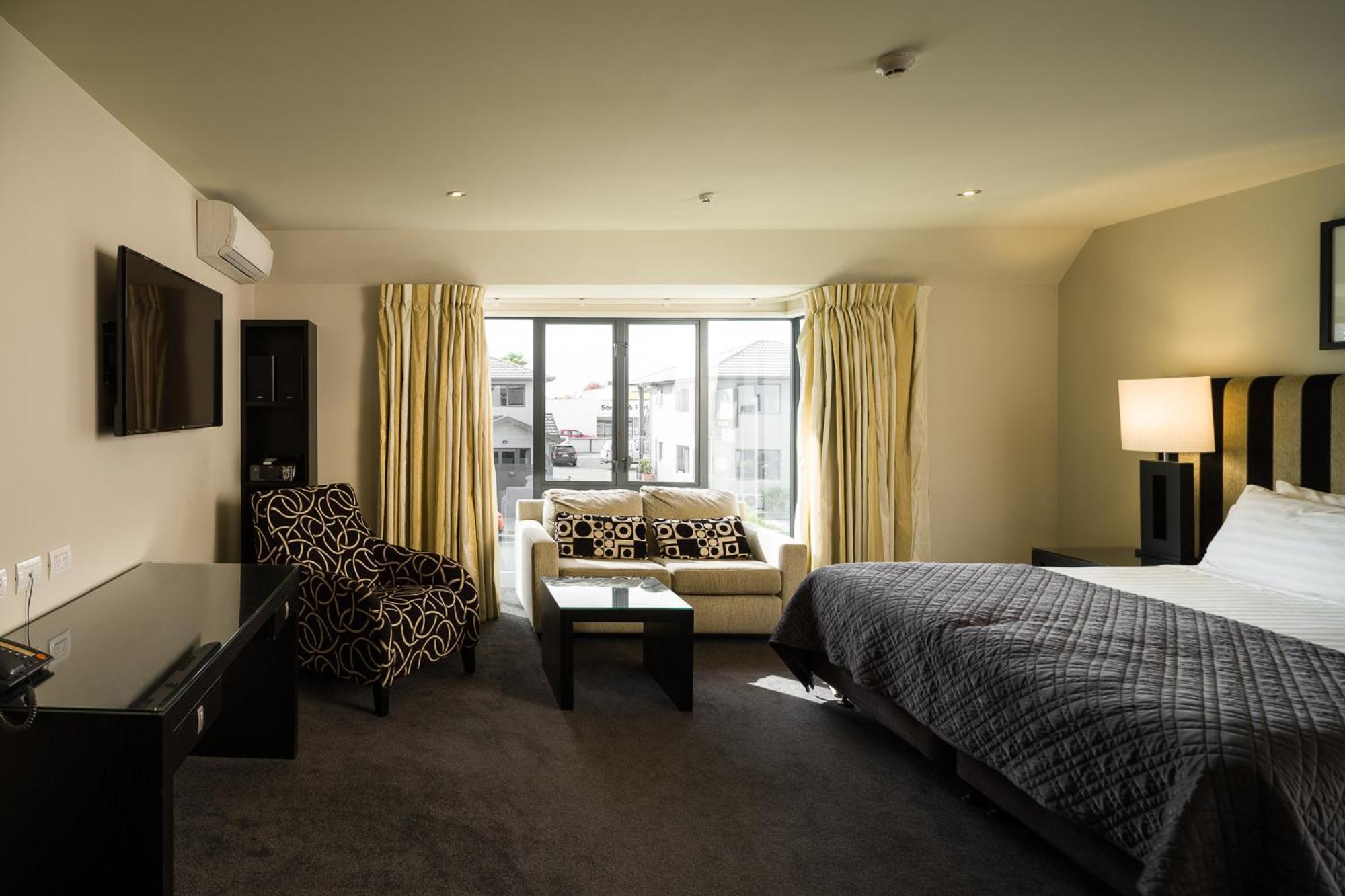 Carnmore Chateau Marlborough Бленем Экстерьер фото A suite at the hotel