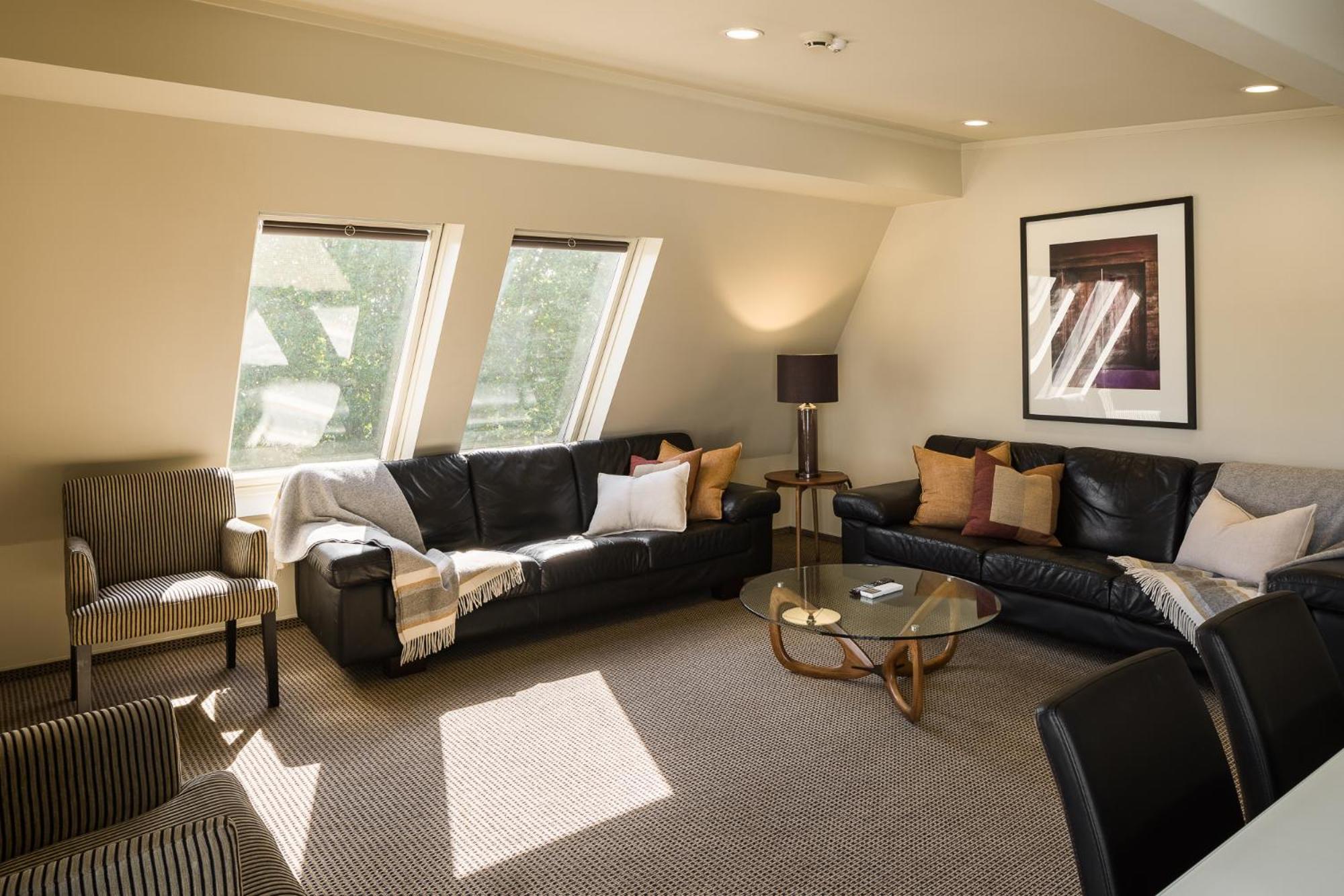 Carnmore Chateau Marlborough Бленем Экстерьер фото A living room with a skylight